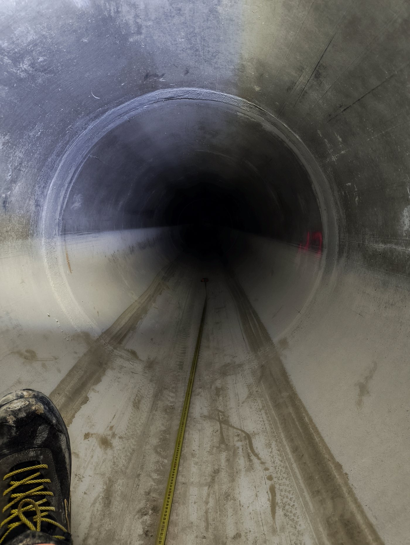 Vue intérieure d'une canalisation mesurée au mètre ruban